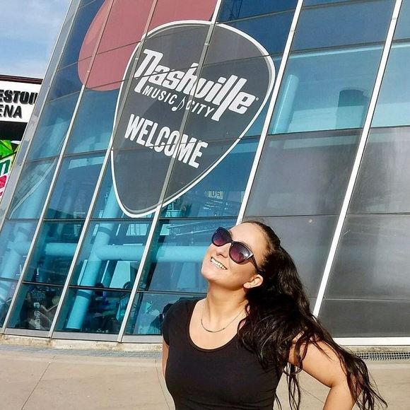 Meet your Posher, Jenn - Picture 1 of 1